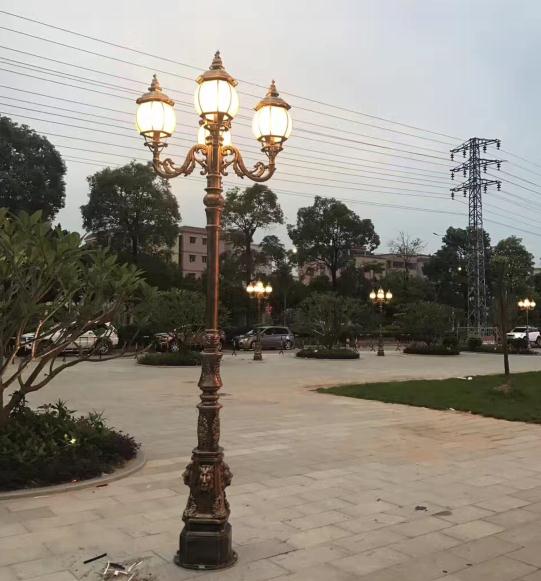 91视频首页照明翻砂铝/压铸铝庭院灯安装后亮灯效果