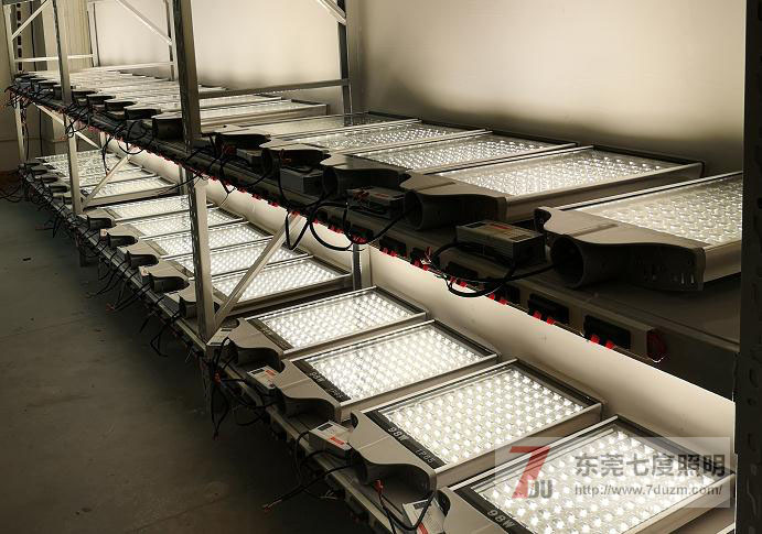 东莞91视频首页照明大功率LED路灯老化效果照片