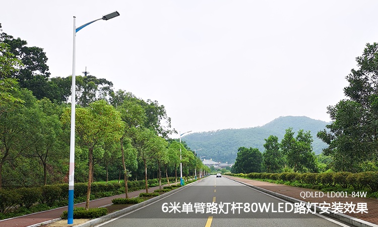 6米单臂91视频直播APP下载上装80WLED平板路灯头安装实景效果